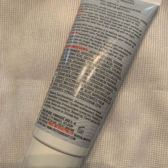 Pure Skin Face Cleanser NWT - Picture 2 of 2